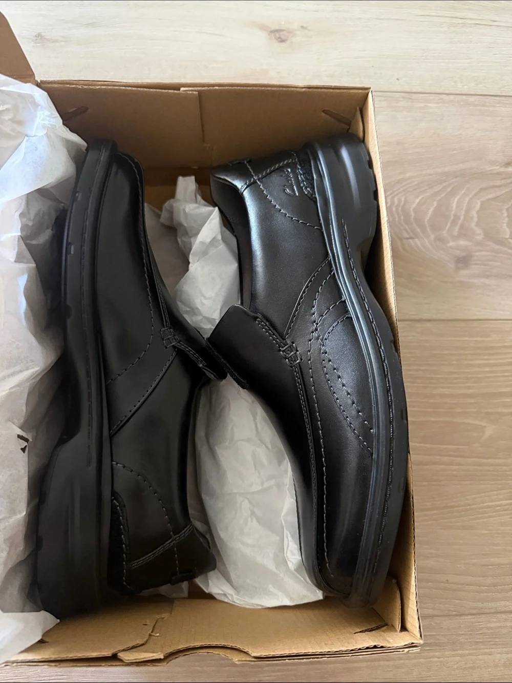 BRAND NEW-Clarks Black Leather Slip-On Loafers for Men